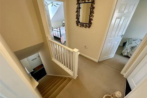 17 Mackeson Drive, Ashton-under-lyne, OL6 8EP
