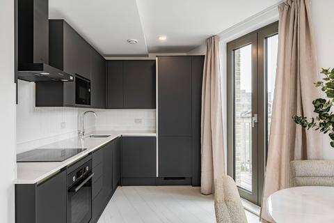2 bedroom flat for sale, Sailmakers Lofts, 767 -785 Commercial Road, London, E14