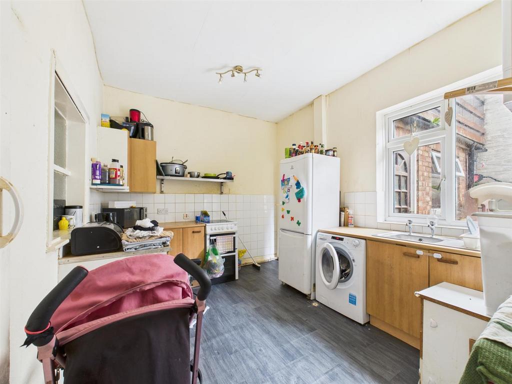 Kitchen: