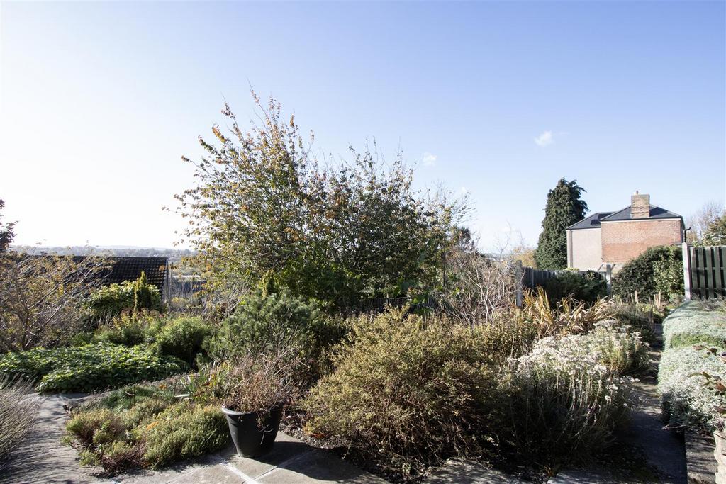 Gardn 1.jpg