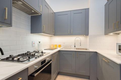 1 bedroom flat to rent, Pembridge Crescent, London W11