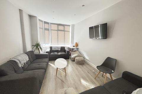 7 bedroom house to rent, St Michaels Crescent, Leeds LS6
