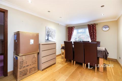 4 bedroom detached house to rent, Avalon Close, Watford, WD25