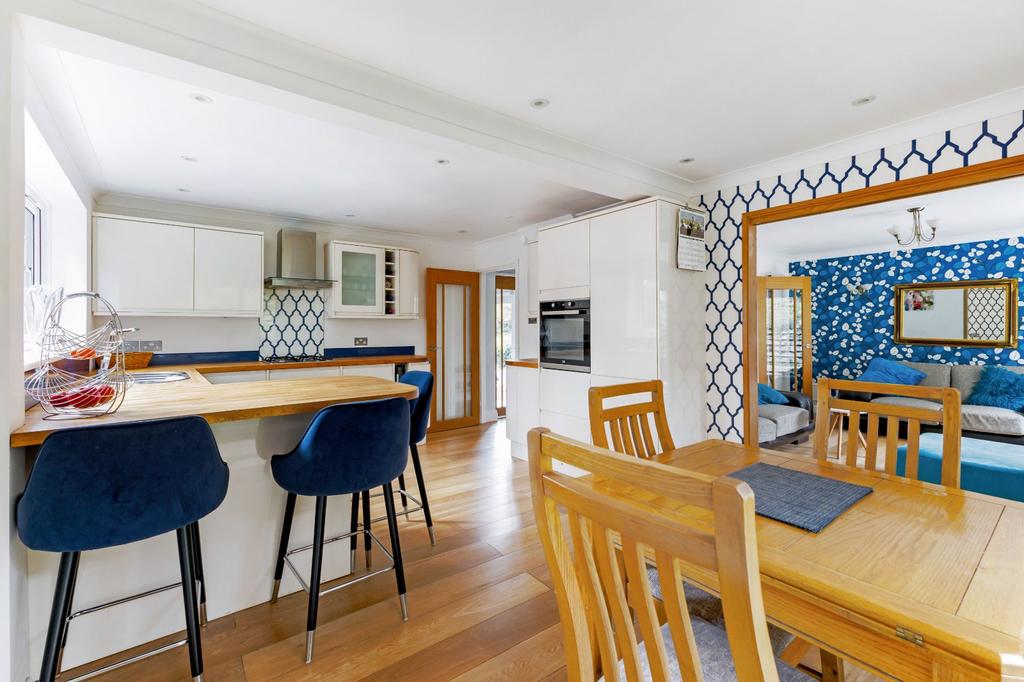 Kitchen/Dining Area