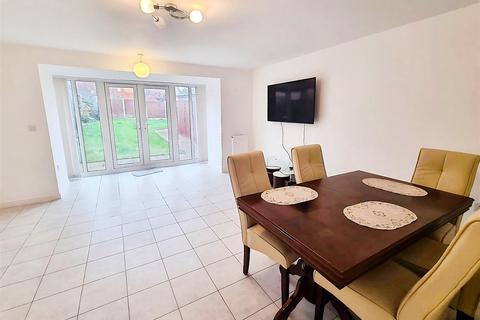 undefined, Burgundy Drive, Hemel Hempstead HP2