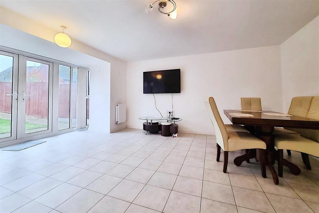 Lounge/Dining Room
