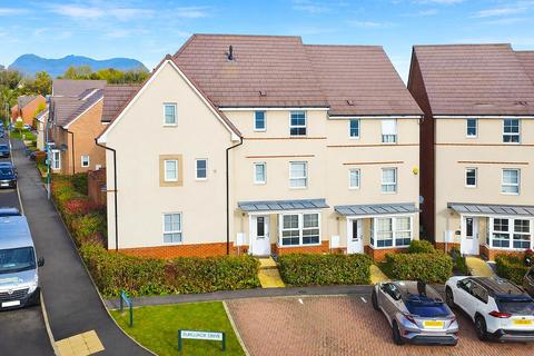 4 bedroom townhouse for sale, Burgundy Drive, Hemel Hempstead HP2