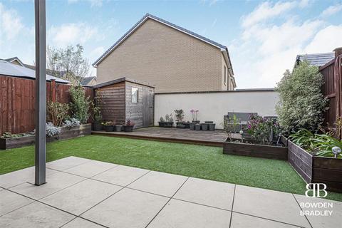 2 bedroom flat for sale, Yellowpine Way, Chigwell, IG7