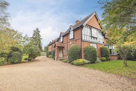 undefined, Eton Road, Datchet SL3