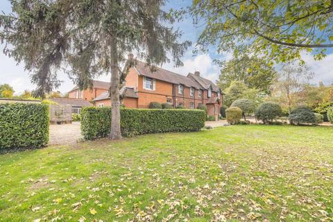 undefined, Eton Road, Datchet SL3