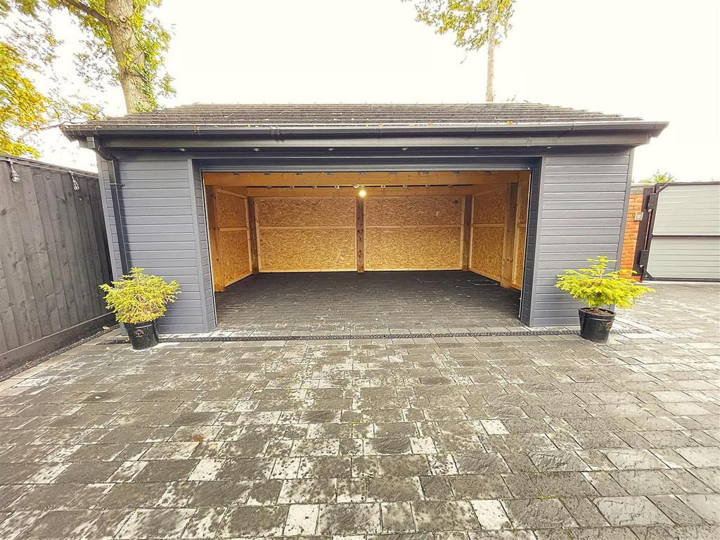 Detached Garage 2