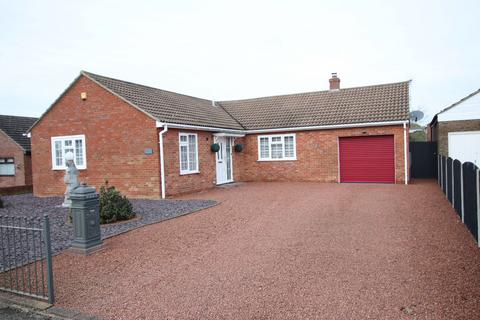 4 bedroom bungalow for sale, Leas Road, Clacton on Sea, CO15