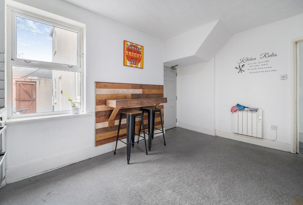 1373731-12-6900f9...