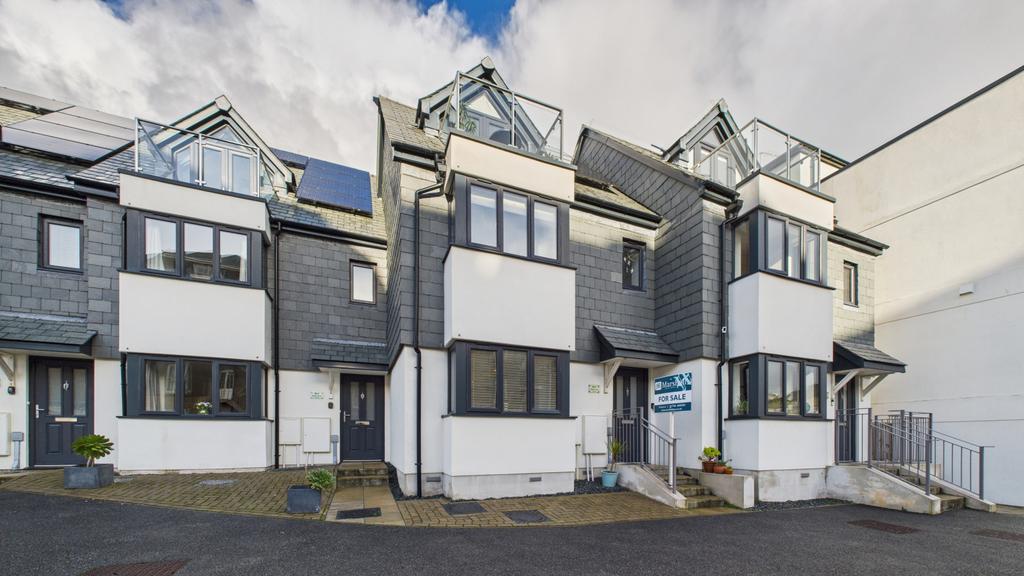 3 Bedroom Mid Terraced House for Sale