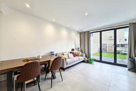 4 bedroom townhouse for sale, Bacon Lane, Edgware, HA8