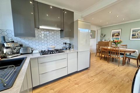 3 bedroom detached house for sale, Norwood Drive, Barugh Green, S75 1LP