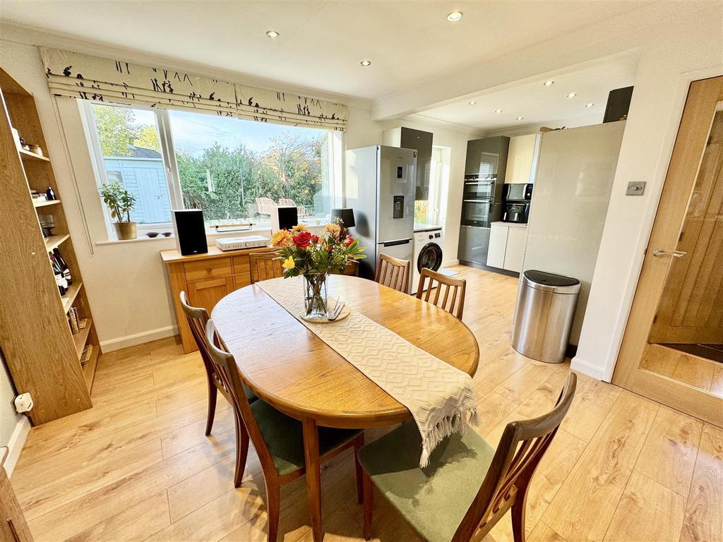 Dining kitchen
