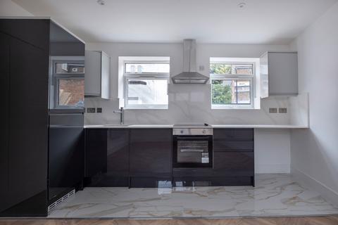 2 bedroom flat for sale, Elmdene Road, London SE18