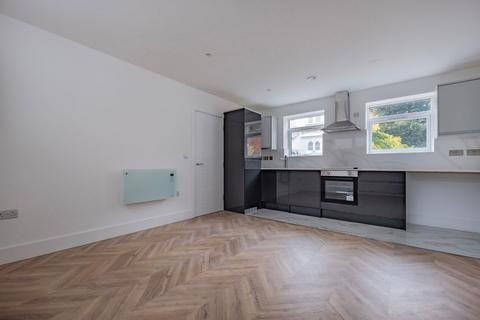 2 bedroom flat for sale, Elmdene Road, London SE18