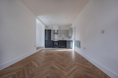 2 bedroom duplex for sale, Elmdene Road, London SE18