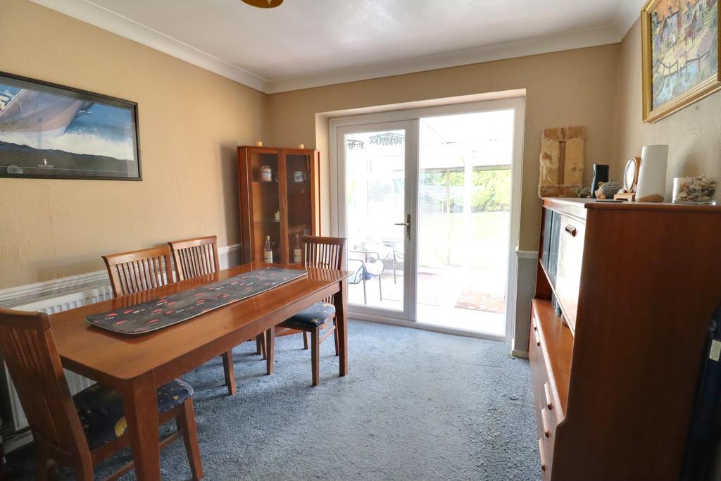 Dining room/bedroom