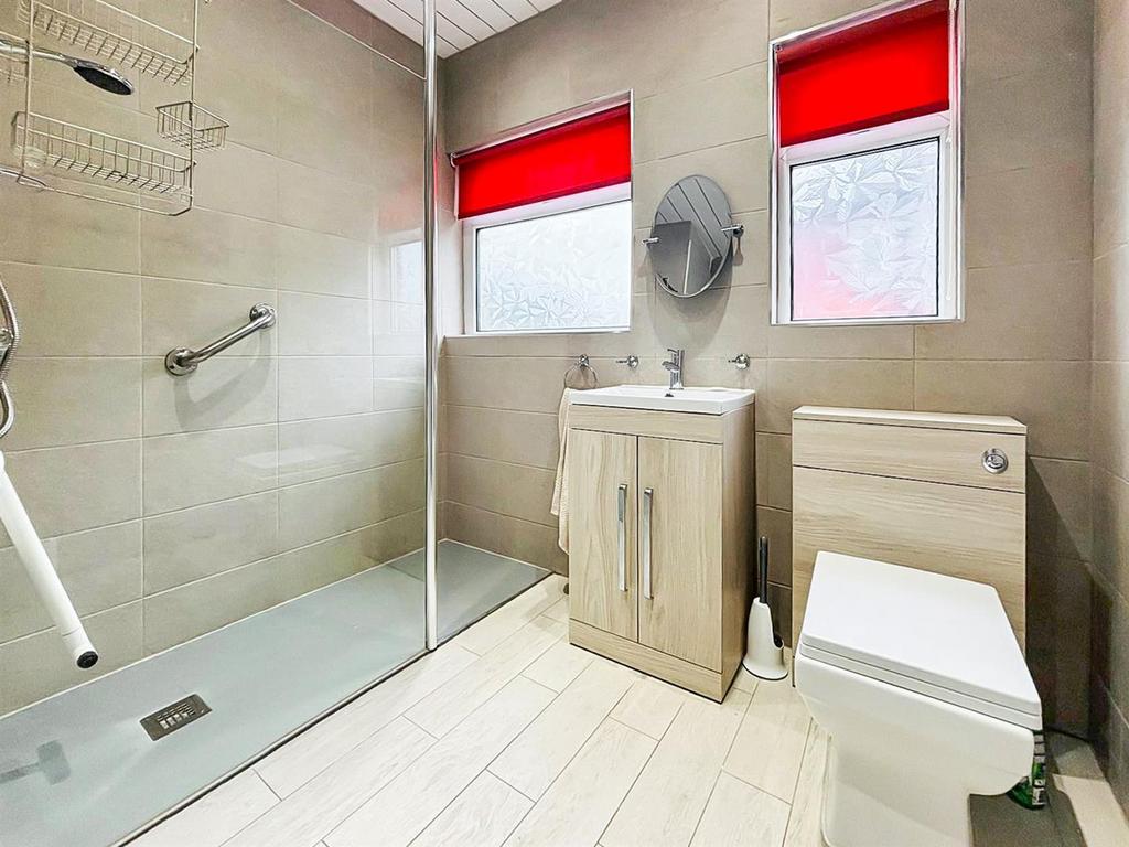 Shower Room / WC: