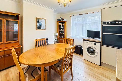 3 bedroom semi-detached house for sale, Green Hill Mount, Leeds