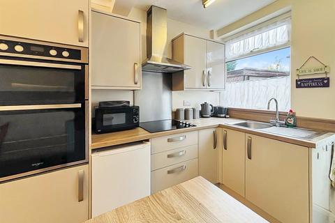 3 bedroom semi-detached house for sale, Green Hill Mount, Leeds