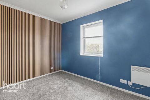 1 bedroom apartment for sale, Rushdon Close, Romford, RM1 2RE