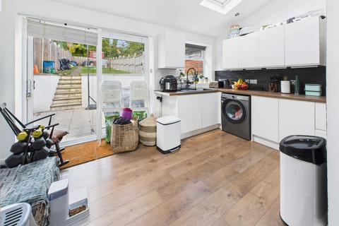 3 bedroom terraced house for sale, Malcolm Road, Coulsdon CR5