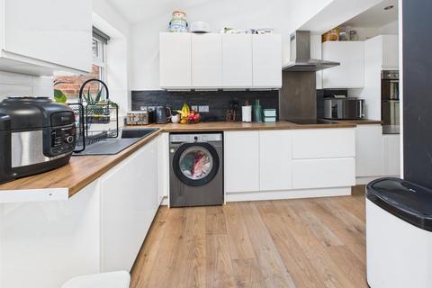 34 Malcolm Road, Coulsdon, CR5 2DA
