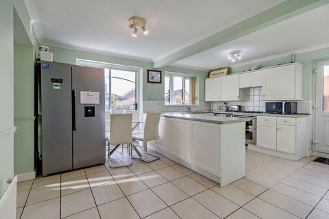 4 bedroom detached house for sale, Bracken Court, Harworth, DN11