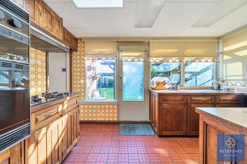 3 bedroom chalet for sale, Cross Road, Romford, RM7