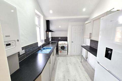 2 bedroom apartment to rent, 317 Rothbury Terrace