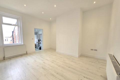 2 bedroom apartment to rent, 317 Rothbury Terrace