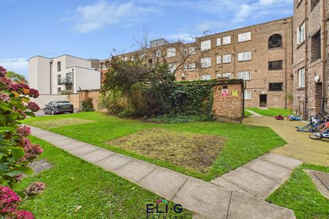 Windsor Court, Highfield Gardens, Golders Green Road, NW11