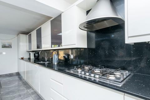 6 Dalby Croft, Penistone, Sheffield, S36 6ED