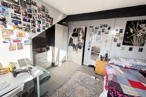 5 bedroom house to rent, Delph Mount, Leeds LS6