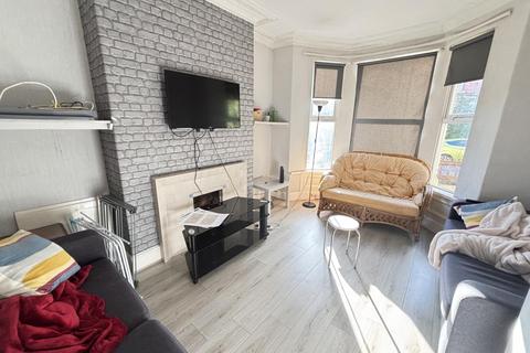 5 bedroom house to rent, Delph Mount, Leeds LS6