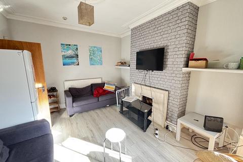 5 bedroom house to rent, Delph Mount, Leeds LS6