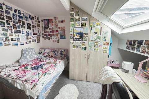 3 bedroom house to rent, Ashville Avenue, Leeds LS6