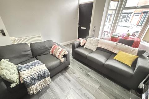 3 bedroom house to rent, Ashville Avenue, Leeds LS6