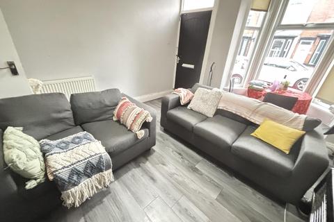 3 bedroom house to rent, Ashville Avenue, Leeds LS6