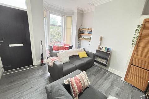 3 bedroom house to rent, Ashville Avenue, Leeds LS6