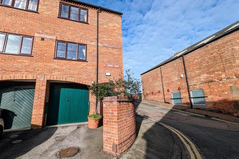 2 bedroom end of terrace house to rent, Tannery Wharf, Newark
