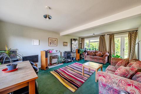 undefined, Woking,  Surrey,  GU21