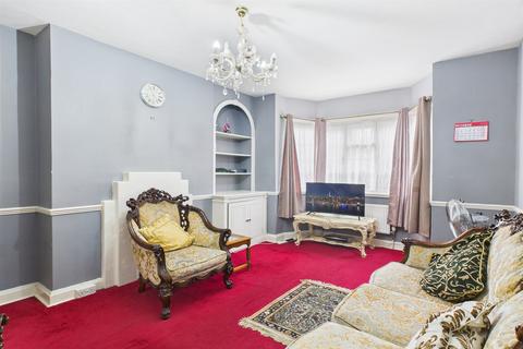 2 bedroom flat for sale, Bladon Court, Barrow Road, Streatham Common, SW16