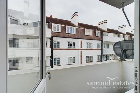 2 bedroom flat for sale, Bladon Court, Barrow Road, Streatham Common, SW16