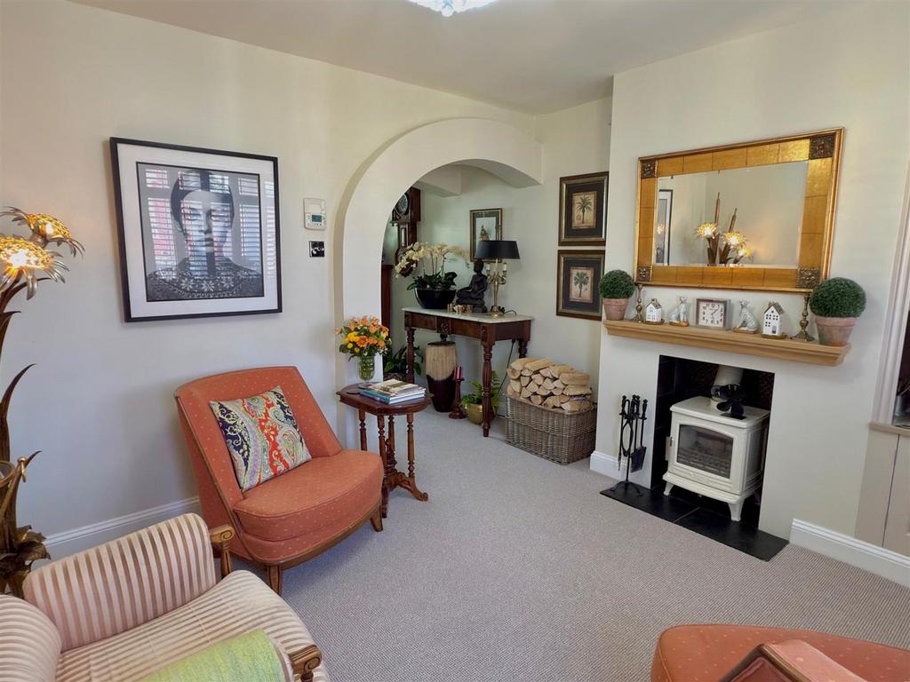 SITTING ROOM.jpg