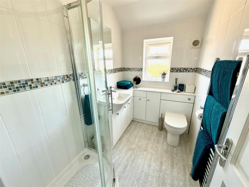 SHOWER ROOM.jpg